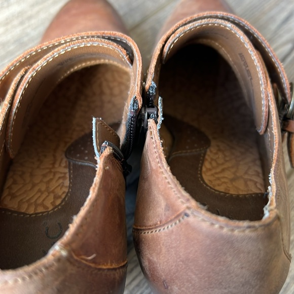 BOC Born Brown Leather Stack Heel Zip Double Buckle Ankle Boots Sz 8.5 EU 40 - Picture 14 of 14